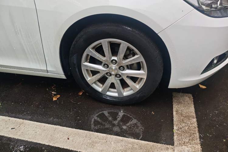 Used Chevrolet Malibu 2013 2.0L Automatic Luxury Edition Right Front Wheel Hub