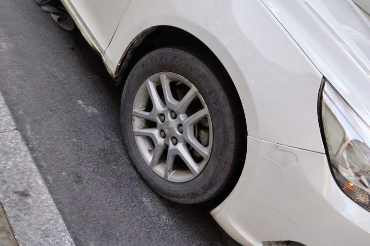Used Chevrolet Malibu 2013 1.6T Automatic Luxury Edition Right Front Wheel Hub
