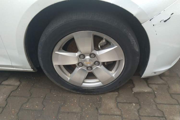 Used Chevrolet Malibu 2013 1.6T Automatic Comfort Edition Right Front Wheel Hub