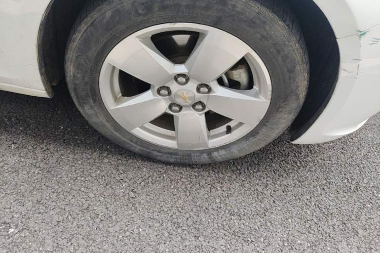 Used Chevrolet Malibu 2013 1.6T Automatic Comfort Edition Right Front Wheel Hub