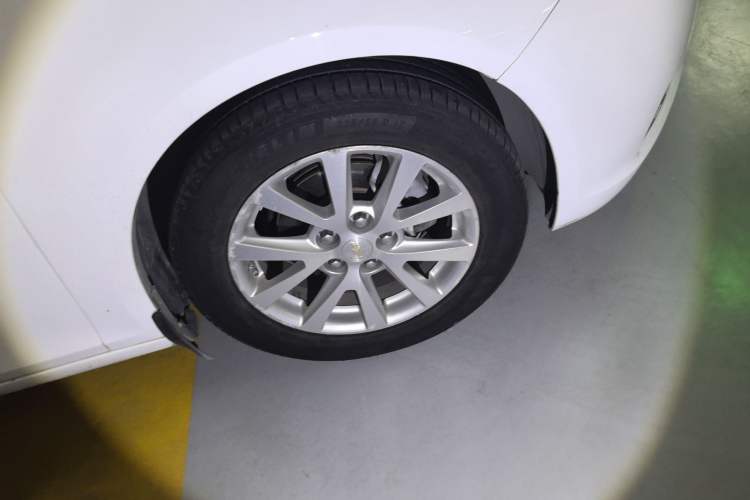 Used Chevrolet Malibu 2013 2.0L Automatic Luxury Edition Right Front Wheel Hub