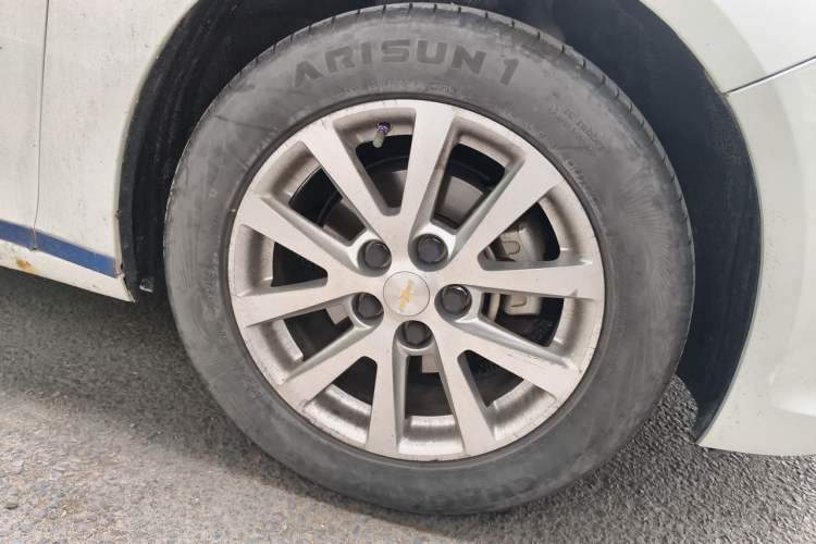 Used Chevrolet Malibu 2013 2.4L Automatic Luxury Edition Right Front Wheel Hub