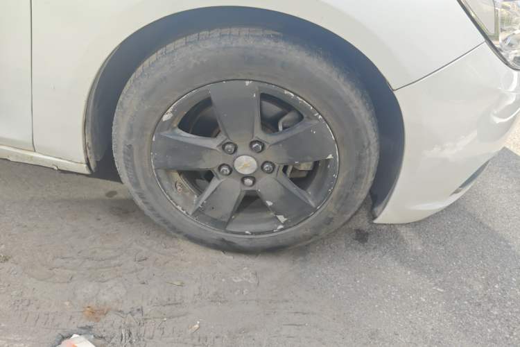Used Chevrolet Malibu 2013 1.6T Automatic Comfort Edition Right Front Wheel Hub