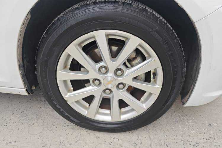 Used Chevrolet Malibu 2013 2.0L Automatic Luxury Edition Right Front Wheel Hub