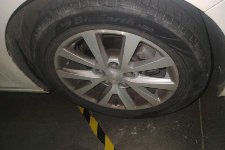 Used Chevrolet Malibu 2013 2.0L Automatic Luxury Edition Right Front Wheel Hub