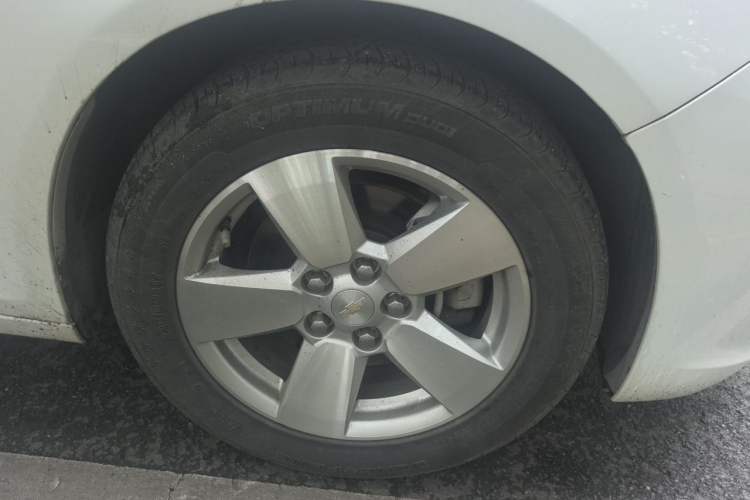 Used Chevrolet Malibu 2013 1.6T Automatic Comfort Edition Right Front Wheel Hub