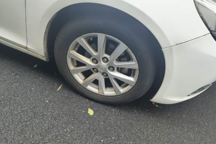 Used Chevrolet Malibu 2013 2.0L Automatic Luxury Edition Right Front Wheel Hub