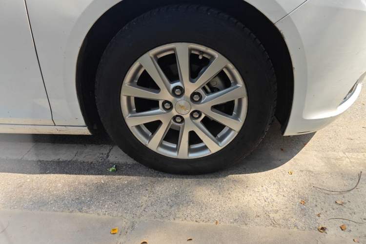 Used Chevrolet Malibu 2013 2.0L Automatic Luxury Edition Right Front Wheel Hub