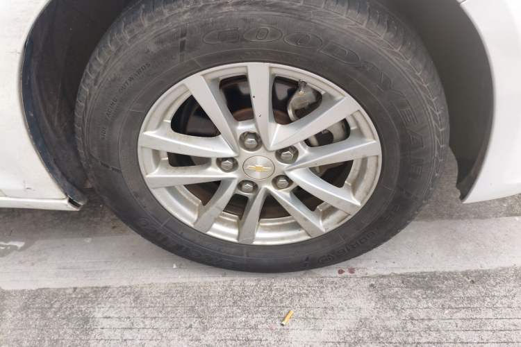 Used Chevrolet Malibu 2013 1.6T Automatic Comfort Edition Right Front Wheel Hub