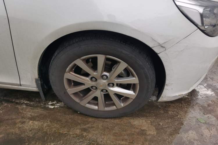 Used Chevrolet Malibu 2013 2.4L Automatic Luxury Edition Right Front Wheel Hub