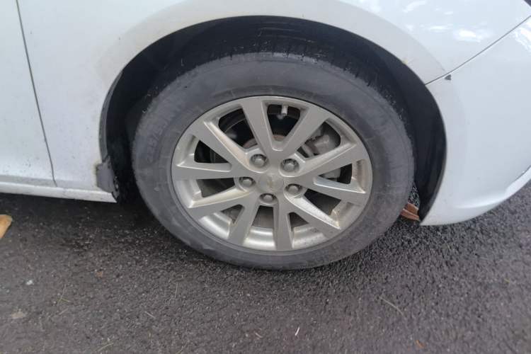 Used Chevrolet Malibu 2013 2.4L Automatic Luxury Edition Right Front Wheel Hub
