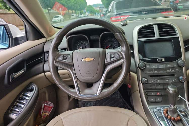Used Chevrolet Malibu 2013 2.4L Automatic Luxury Edition Steering Wheel
