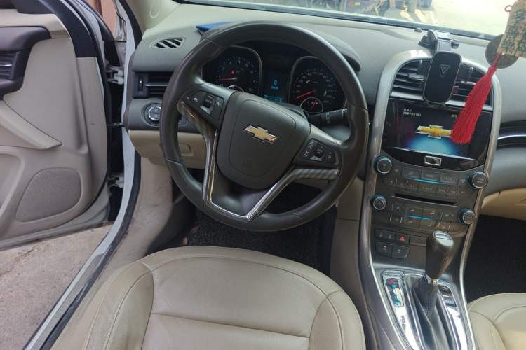 Used Chevrolet Malibu 2013 2.0L Automatic Luxury Edition Steering Wheel