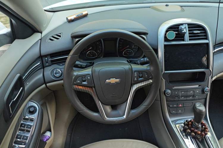 Used Chevrolet Malibu 2013 2.4L Automatic Luxury Edition Steering Wheel