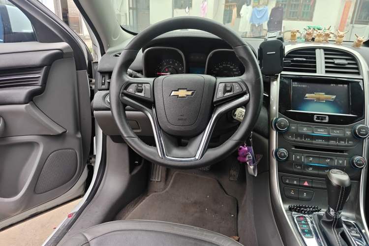 Used Chevrolet Malibu 2013 2.4L Automatic Luxury Edition Steering Wheel