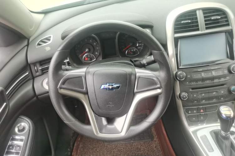 Used Chevrolet Malibu 2013 1.6T Automatic Comfort Edition Steering Wheel