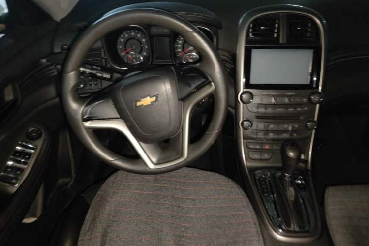 Used Chevrolet Malibu 2013 1.6T Automatic Comfort Edition Steering Wheel