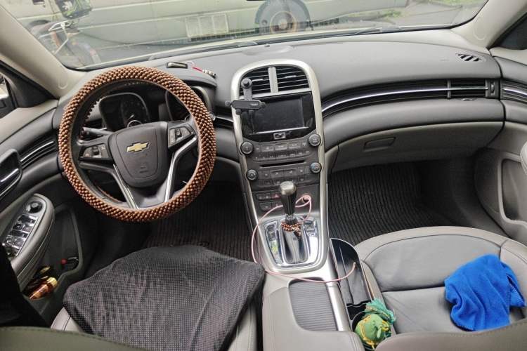 Used Chevrolet Malibu 2013 2.4L Automatic Luxury Edition Center Console