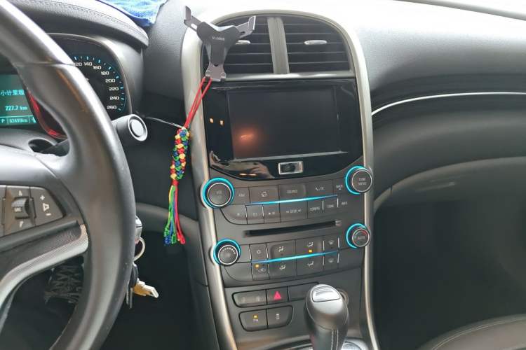 Used Chevrolet Malibu 2014 2.0L Automatic Luxury Edition Audio And AC Panel