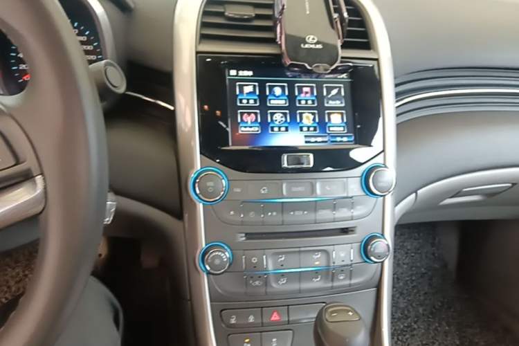 Used Chevrolet Malibu 2014 2.4L Automatic Luxury Edition Audio And AC Panel