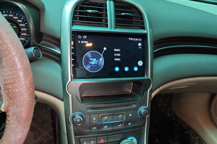 Used Chevrolet Malibu 2014 2.0L Automatic Comfort Edition Audio And AC Panel