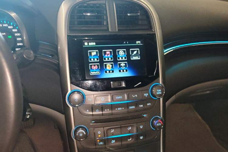 Used Chevrolet Malibu 2014 2.0L Automatic Luxury Edition Audio And AC Panel