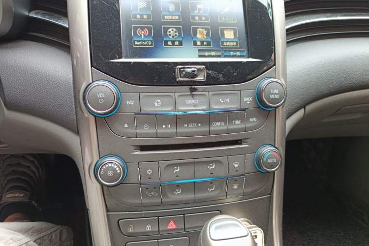 Used Chevrolet Malibu 2014 2.0L Automatic Luxury Edition Audio And AC Panel