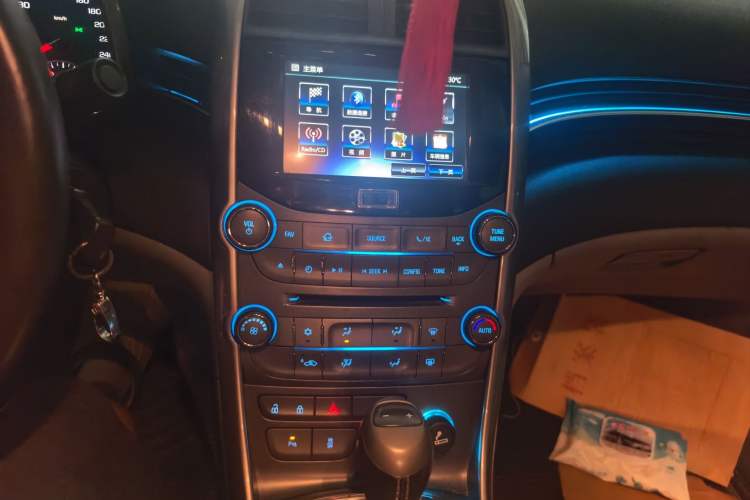 Used Chevrolet Malibu 2014 2.0L Automatic Luxury Edition Audio And AC Panel