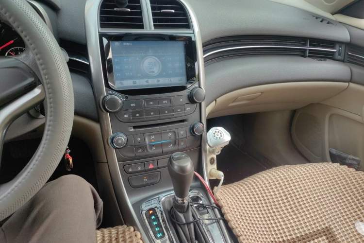 Used Chevrolet Malibu 2014 2.0L Automatic Comfort Edition Audio And AC Panel