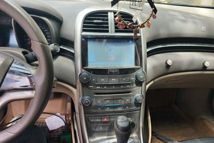 Used Chevrolet Malibu 2014 2.0L Automatic Comfort Edition Audio And AC Panel