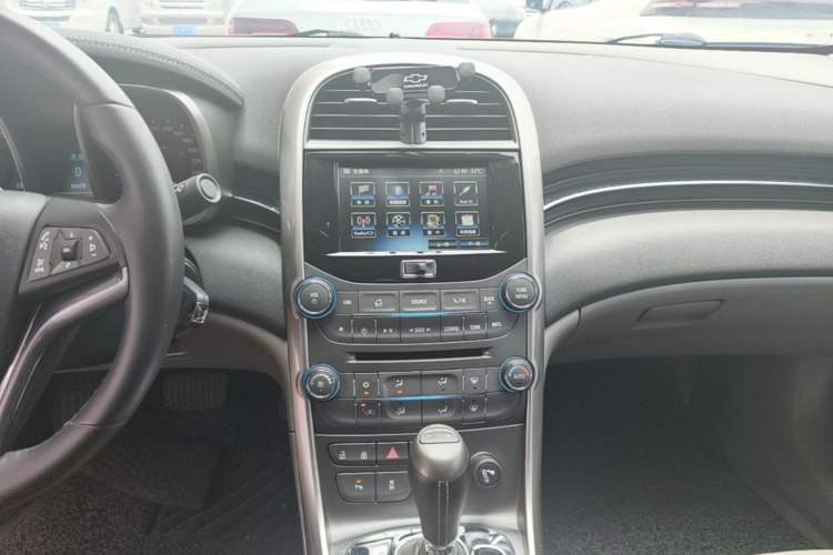 Used Chevrolet Malibu 2014 2.0L Automatic Luxury Edition Audio And AC Panel