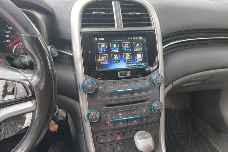 Used Chevrolet Malibu 2014 2.4L Automatic Luxury Edition Audio And AC Panel