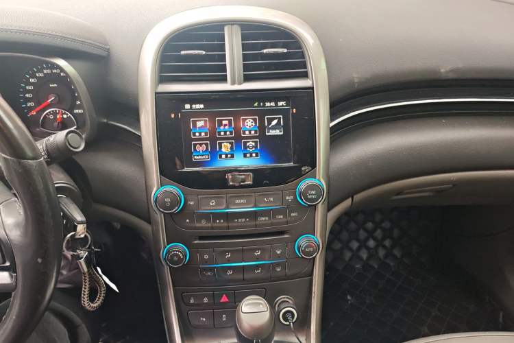 Used Chevrolet Malibu 2014 2.0L Automatic Luxury Edition Audio And AC Panel