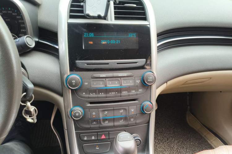 Used Chevrolet Malibu 2014 2.0L Automatic Comfort Edition Audio And AC Panel