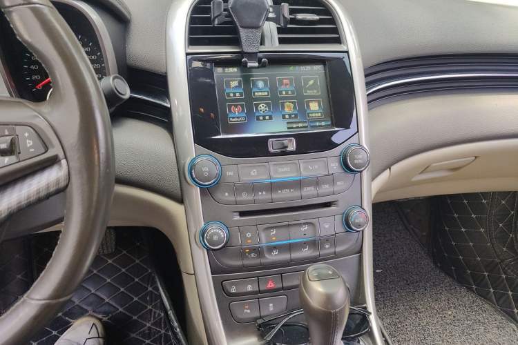 Used Chevrolet Malibu 2014 2.0L Automatic Luxury Edition Audio And AC Panel