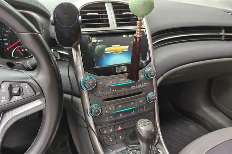 Used Chevrolet Malibu 2014 2.0L Automatic Luxury Edition Audio And AC Panel