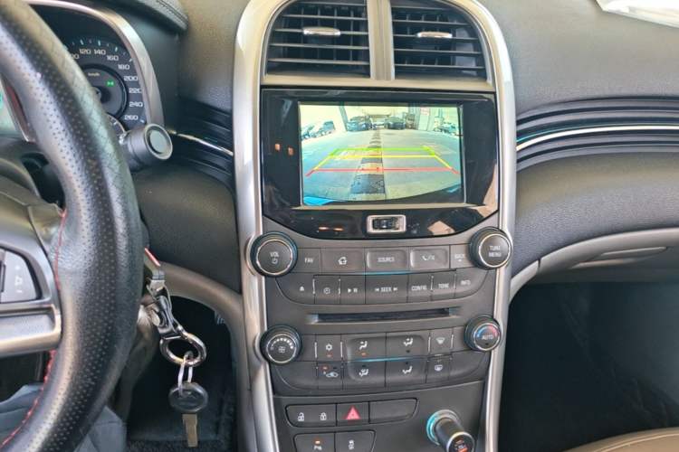 Used Chevrolet Malibu 2014 2.0L Automatic Luxury Edition Audio And AC Panel