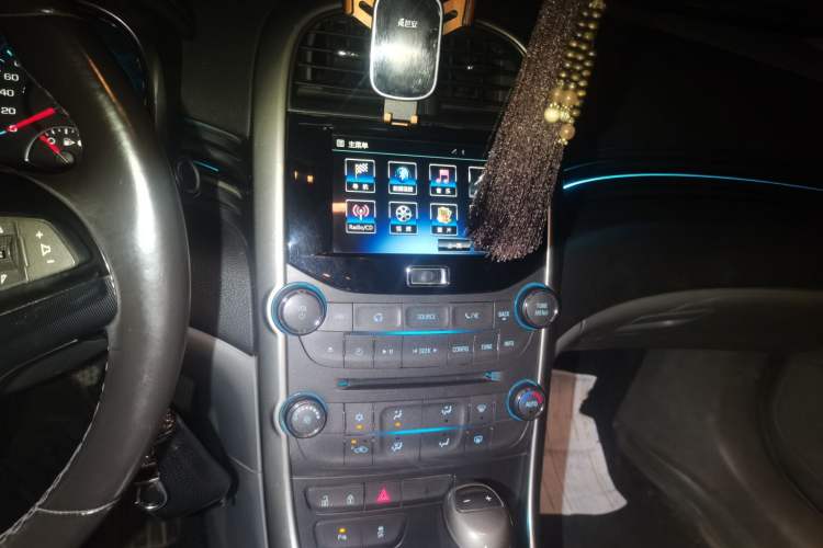 Used Chevrolet Malibu 2014 2.0L Automatic Luxury Edition Audio And AC Panel