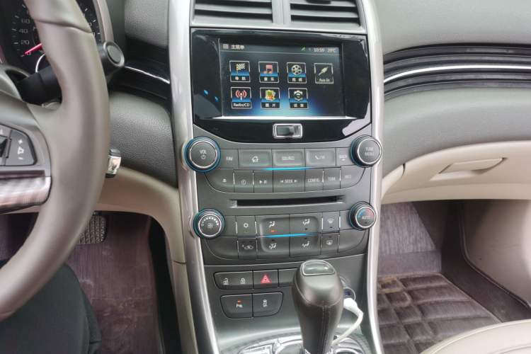 Used Chevrolet Malibu 2014 2.0L Automatic Luxury Edition Audio And AC Panel