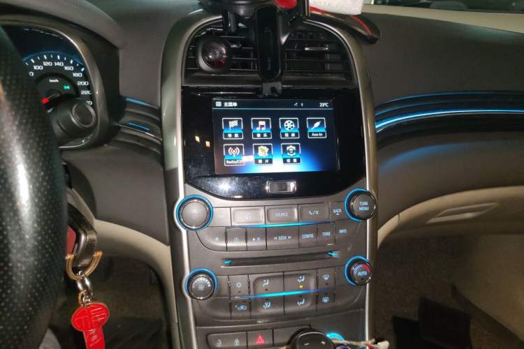 Used Chevrolet Malibu 2014 2.0L Automatic Luxury Edition Audio And AC Panel