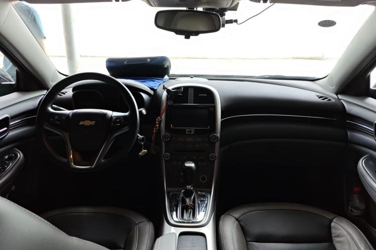 Used Chevrolet Malibu 2014 2.0L Automatic Luxury Edition Center Console