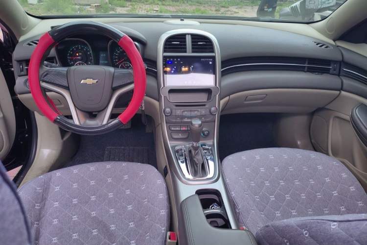 Used Chevrolet Malibu 2014 2.0L Automatic Comfort Edition Center Console