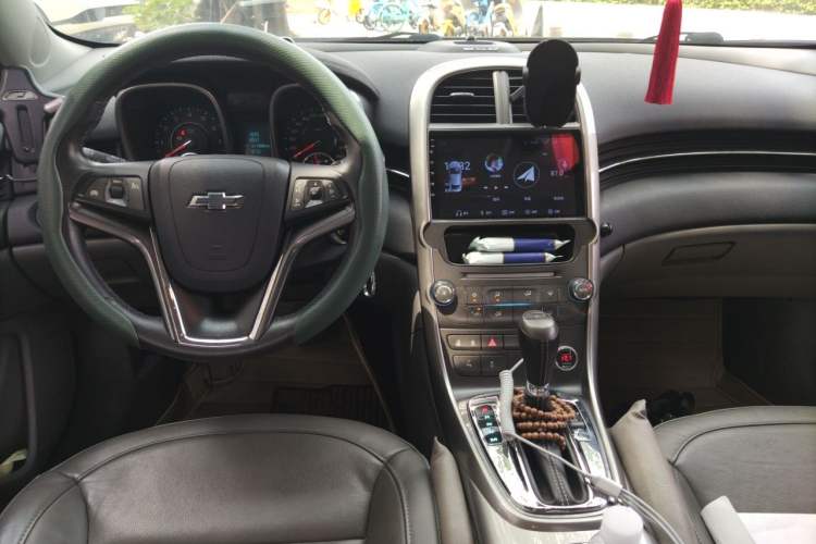 Used Chevrolet Malibu 2014 2.0L Automatic Luxury Edition Center Console