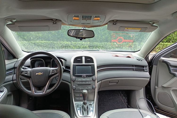 Used Chevrolet Malibu 2014 2.0L Automatic Luxury Edition Center Console