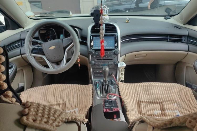 Used Chevrolet Malibu 2014 2.0L Automatic Comfort Edition Center Console