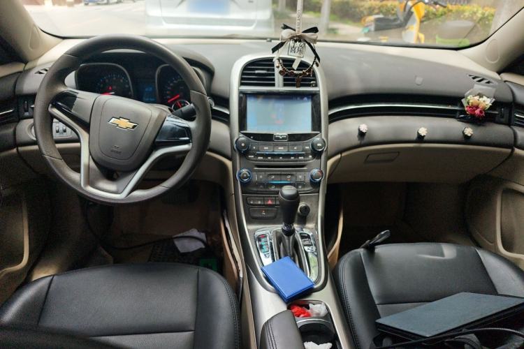 Used Chevrolet Malibu 2014 2.0L Automatic Comfort Edition Center Console