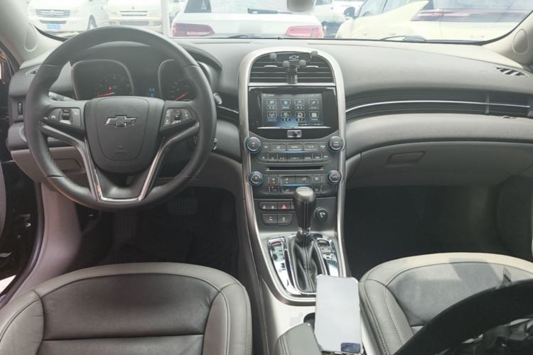 Used Chevrolet Malibu 2014 2.0L Automatic Luxury Edition Center Console