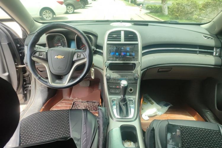 Used Chevrolet Malibu 2014 1.6T Automatic Luxury Edition Center Console