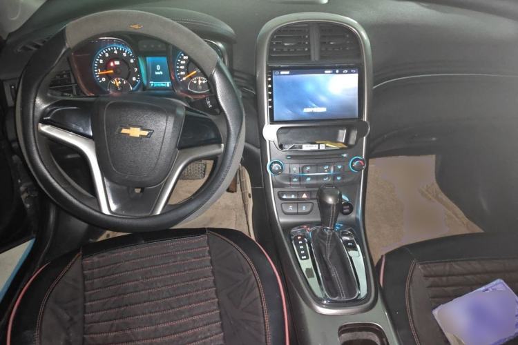 Used Chevrolet Malibu 2014 1.6T Automatic Comfort Edition Center Console