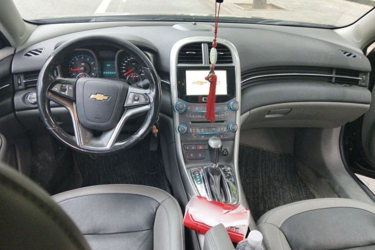 Used Chevrolet Malibu 2014 2.4L Automatic Luxury Edition Center Console